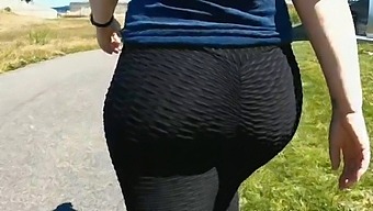 Public Display Of Milf'S Big Ass In Leggings