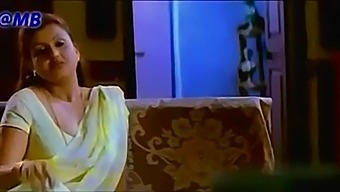 Desi Aunty With Big Boobs Goes Viral