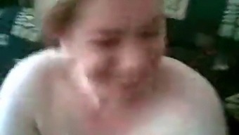 Une Arabe Mature Aux Gros Seins Naturels Donne Du Plaisir Oral Et Vaginal