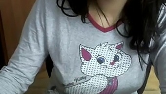 Beautiful Turkish Cam Girl Shares Her Homemade Solo Show