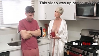 Older Woman Shows How It'S Done In The Bedroom